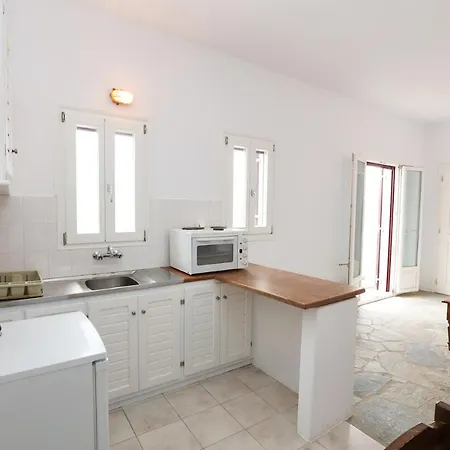 Spacious Seaside Apartment With Sea View דירה